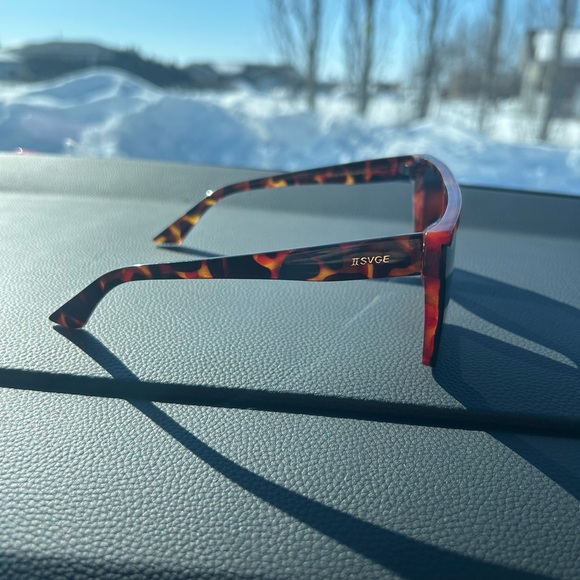 Tortoise Shell Oversized Sunglasses - Picture 2 of 2